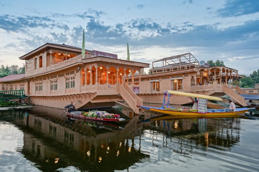 WelcomHeritage Gurkha Houseboats